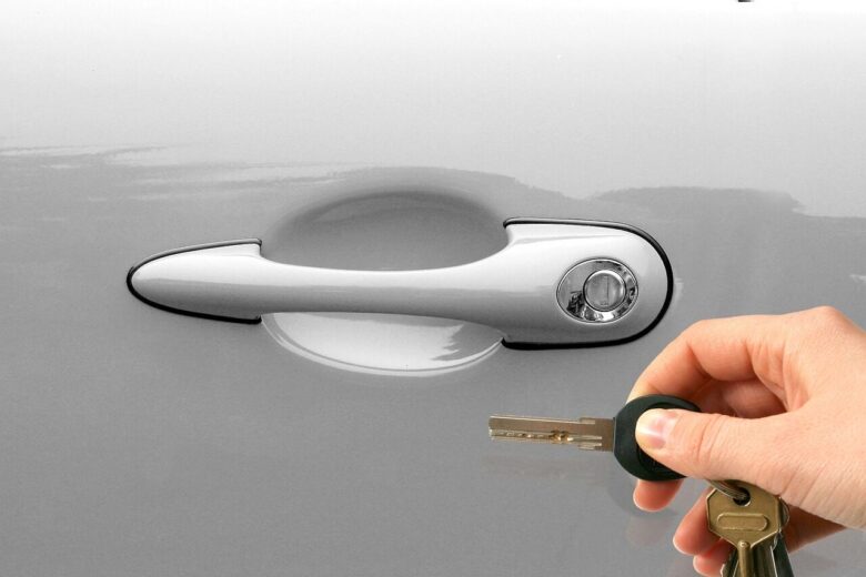 car, car wallpapers, keys, open, handle, unlock, keyhole, door, hand, rent, rental, leasing, rent a car